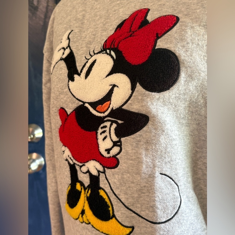 Disney Ladies Character Minnie MouseSweatshirt with Chenille Patch size M - Picture 2 of 12